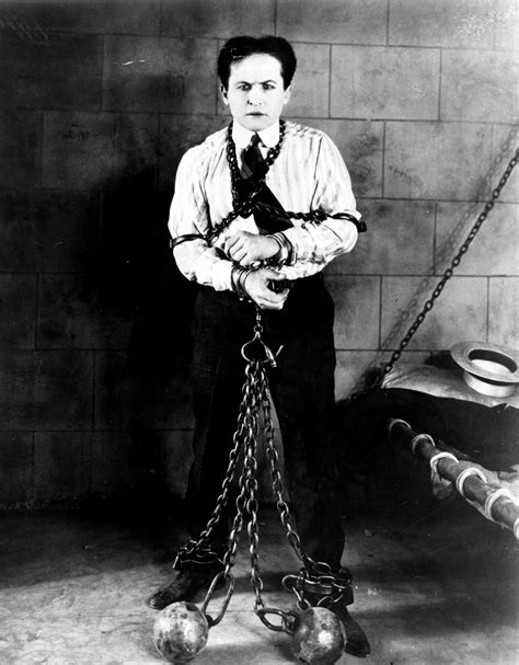 The Escape Artist: Houdini's Journey to Becoming a Legend